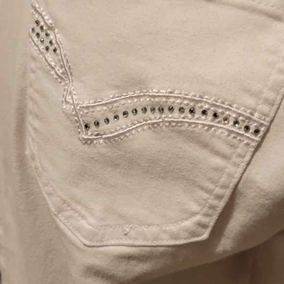 Simon Chang, white denim capris - Picture 3 of 4